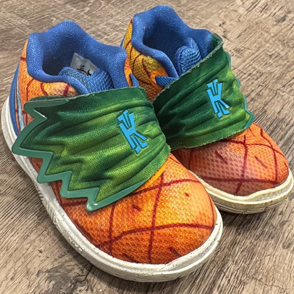 Nike kyrie SpongeBob sneaker. 5c
